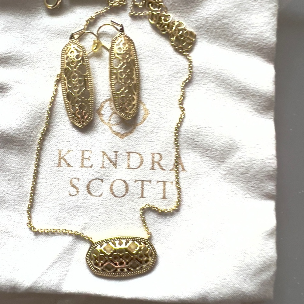 Kendra Scott Necklace Earring set